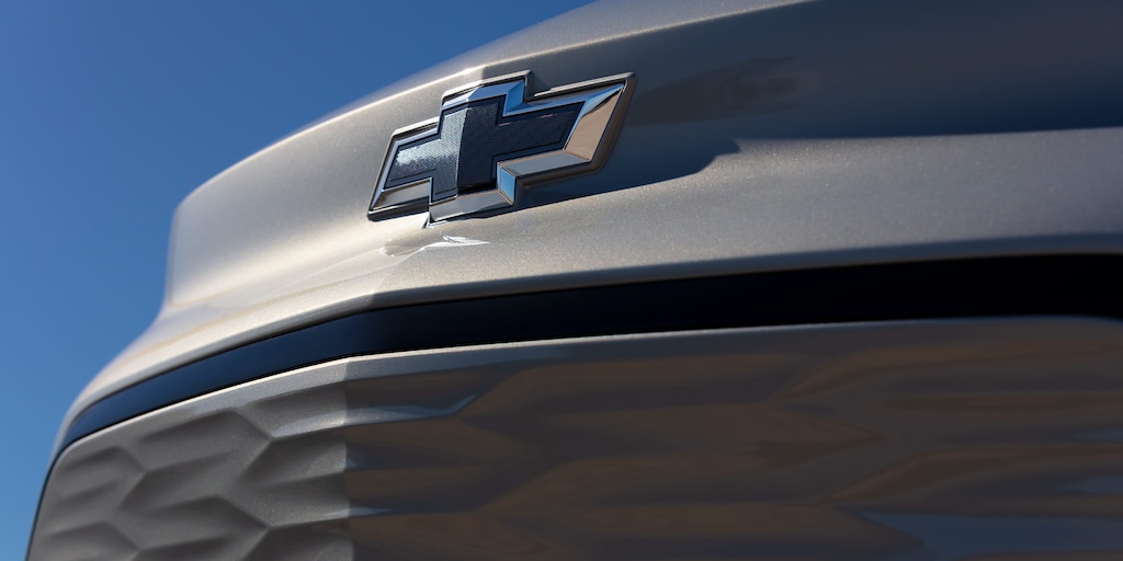 Emblemas Chevrolet en color negro para Bolt EUV 2023