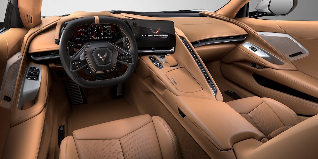 Chevrolet Corvette Stingray 2024 con interior natural dipped