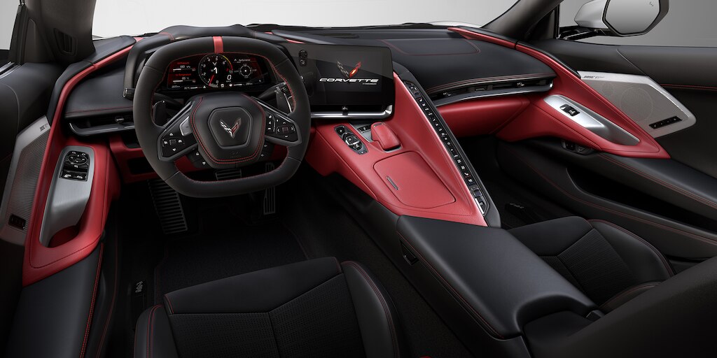 Chevrolet Corvette Stingray 2024 con interior jet black adrenaline red