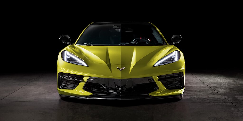 Corvette Stingray 2024, carro deportivo de lujo con detección de túnel y luces diurnas LED