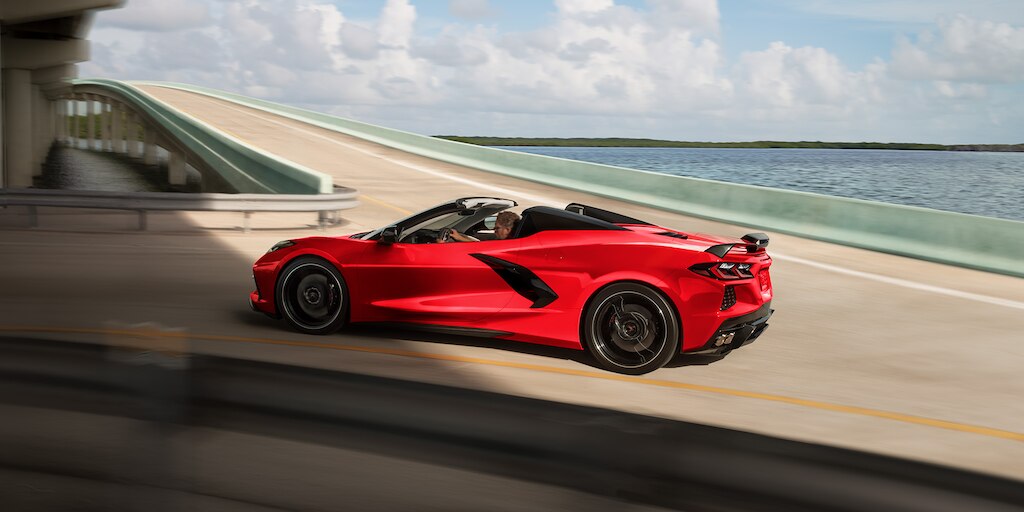 Chevrolet Corvette 2024 carro deportivo de lujo convertible con techo Hard Top retráctil