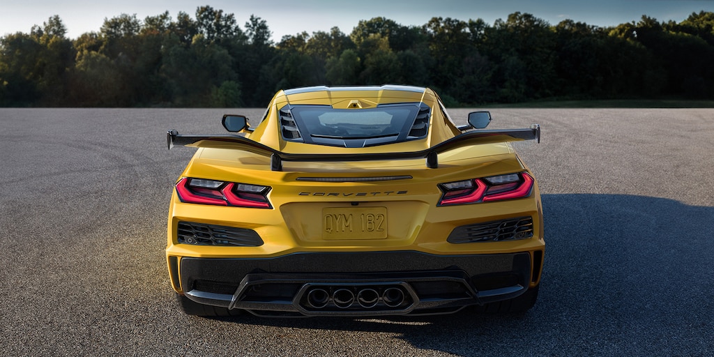 Chevrolet Corvette Z06 2025, auto deportivo de lujo con cámara de visión trasera y delantera HD - vista trasera