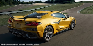 Chevrolet Corvette Z06 2025, con gran diseño aerodinámico - vista trasera